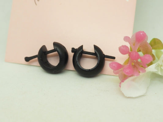 Pendientes de madera color negro
