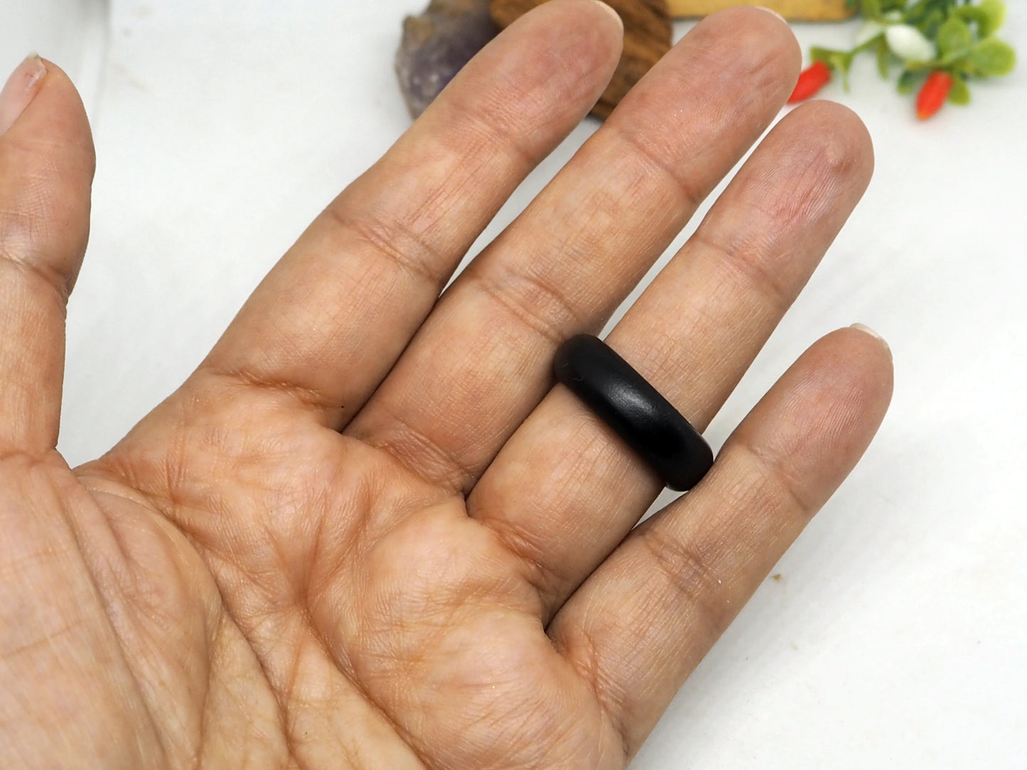 Anillo Alianza de Madera Negra Natural - Estilo Minimalista y Ecológico - My Cuqui Shop