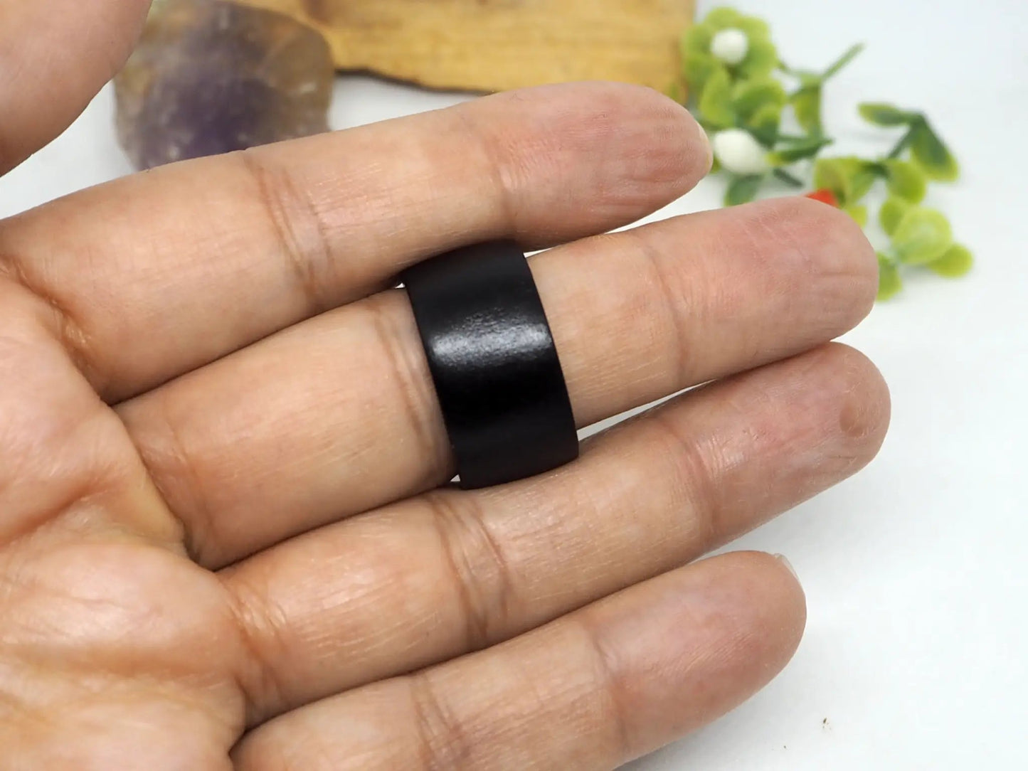 Anillo de Madera de Ébano Negro Sólido | Joyería Ecológica Unisex - My Cuqui Shop