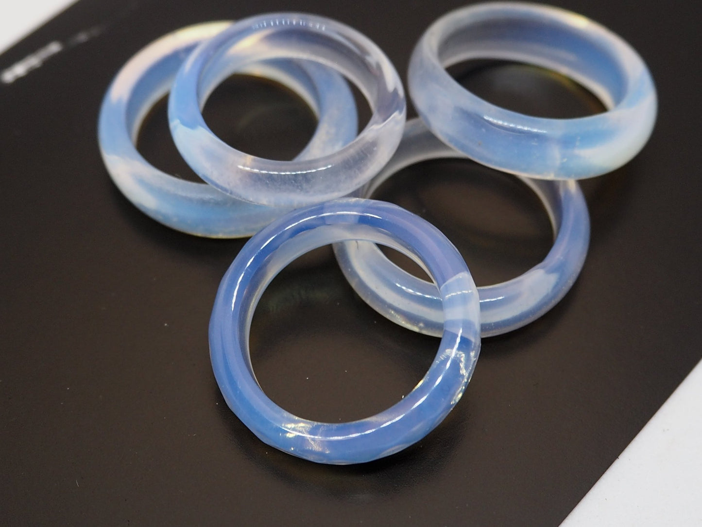 Anillo de Opalina: La Gema que Captura la Luz de la Luna. - My Cuqui Shop