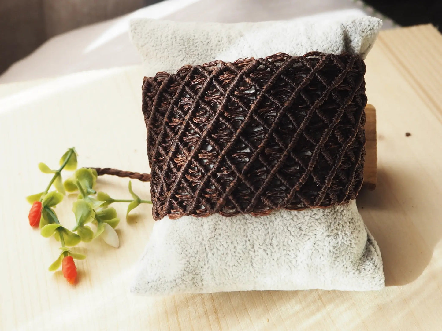 Brazalete macramé color marrón hilo encerado - My Cuqui