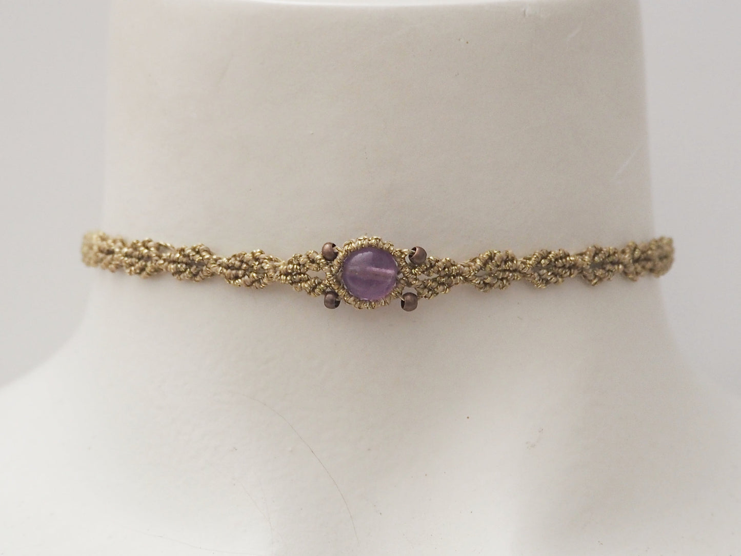 Choker Glamour "Corona Violeta": Amatista y Hilo Encerado Dorado - My Cuqui Shop #