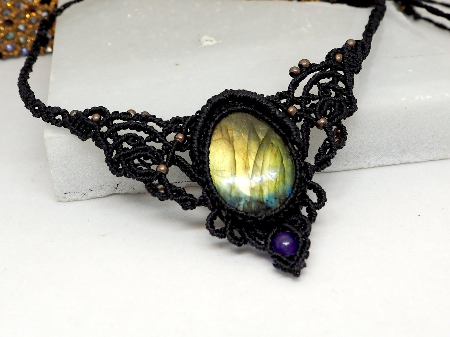 Collar de macramé con Labradorita - My Cuqui Shop