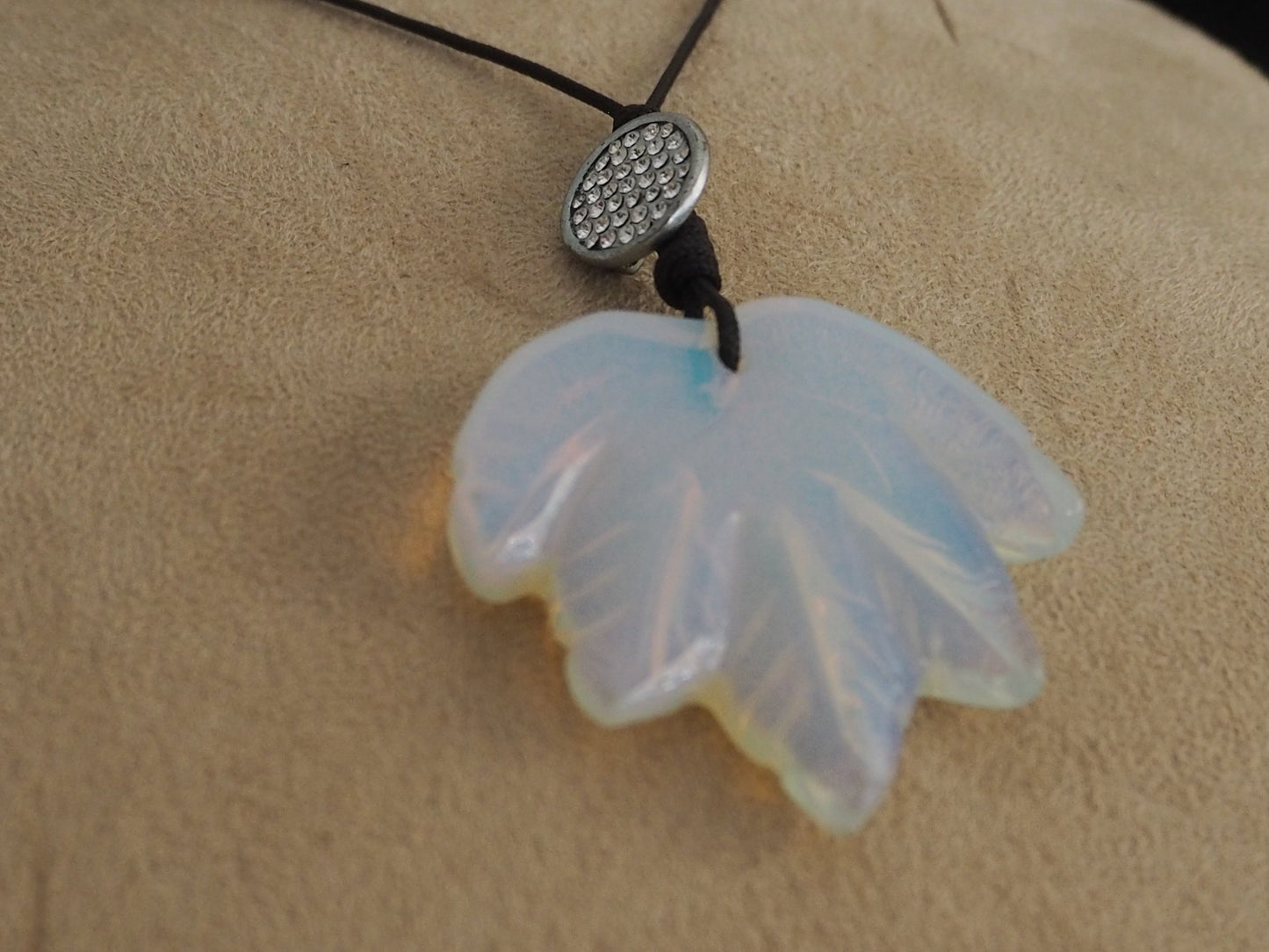 Collar Hoja de Opalina "Luz de Luna": Pieza Única y Ajustable - My Cuqui Shop