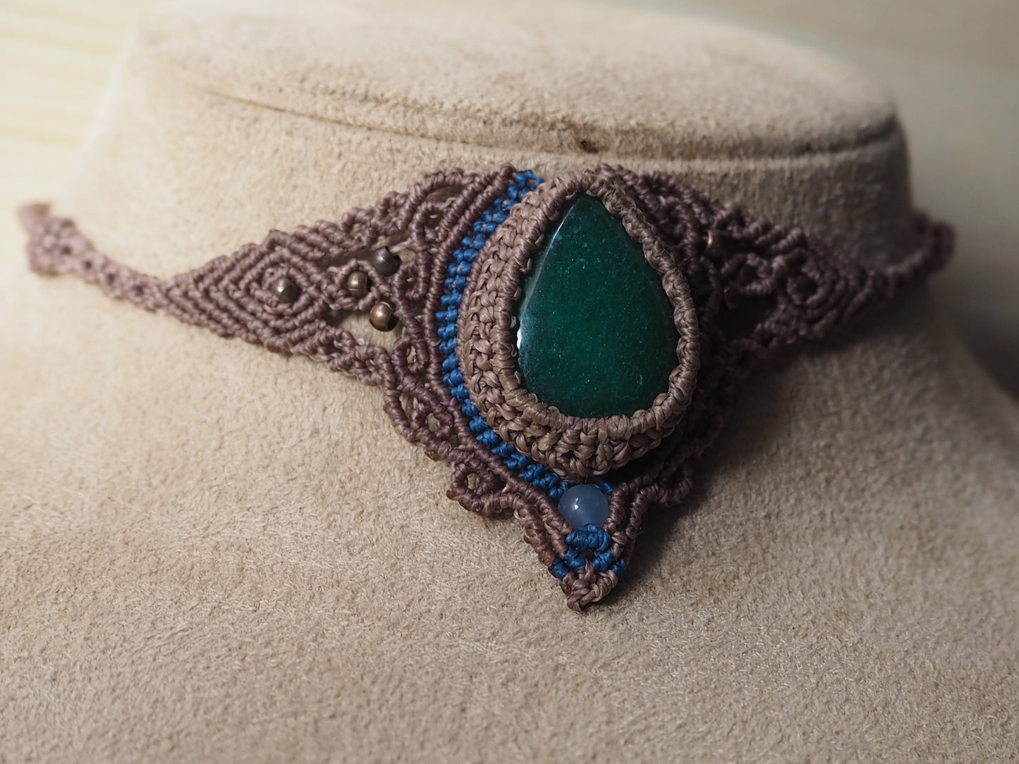 Collar/Choker de Micromacramé con Ágata Verde y Aguamarina: Armonía y Comunicación - My Cuqui Shop #