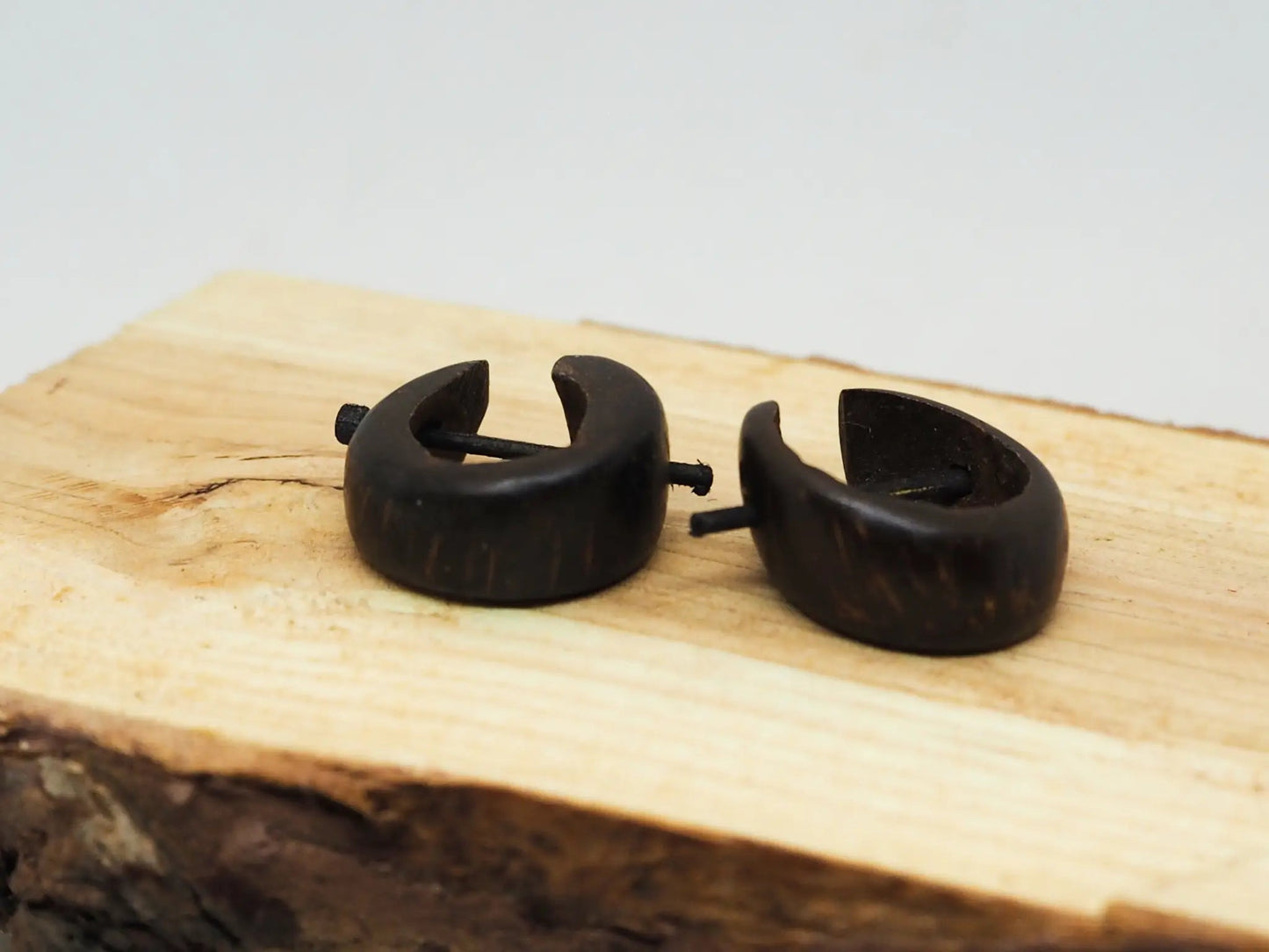 Pendientes coco rústicos color marrón - My Cuqui