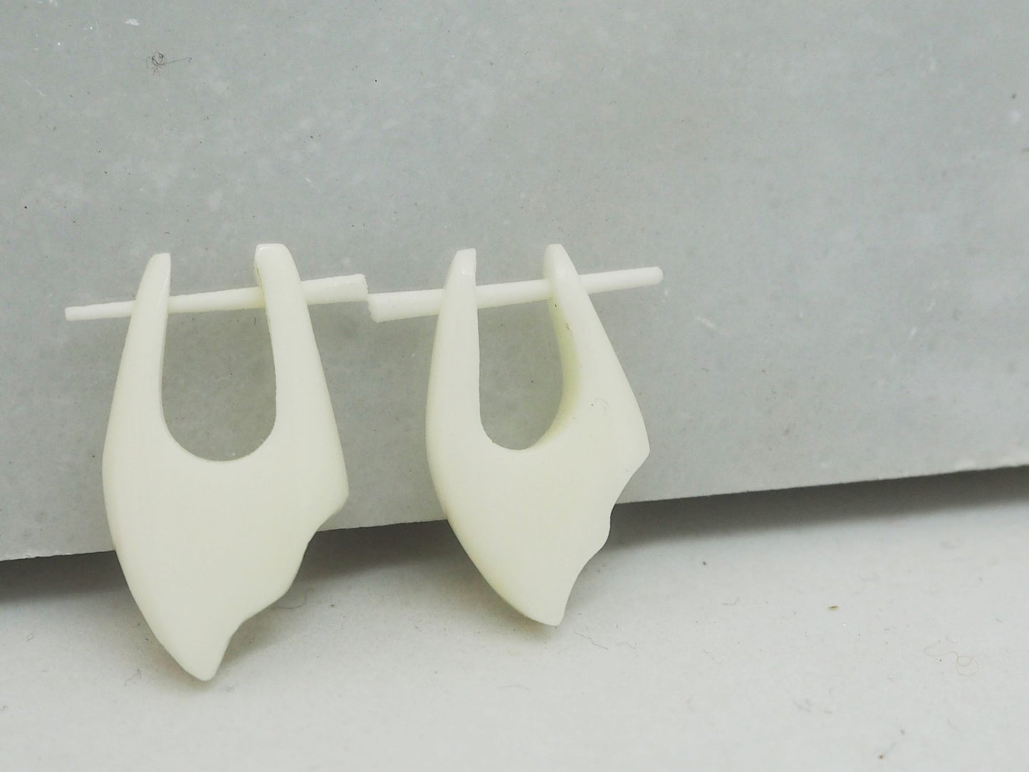 Pendientes Dilatadores Falsos (Fake Gauges) de Hueso de Yak Orgánico en Hoja - My Cuqui Shop