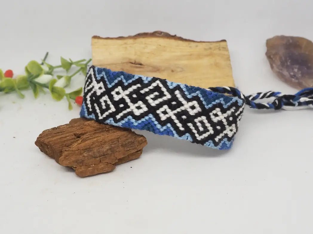 Pulsera Artesanal de Macramé en Hilo de Algodón - Diseño Étnico Exclusivo (Pieza Única) - My Cuqui