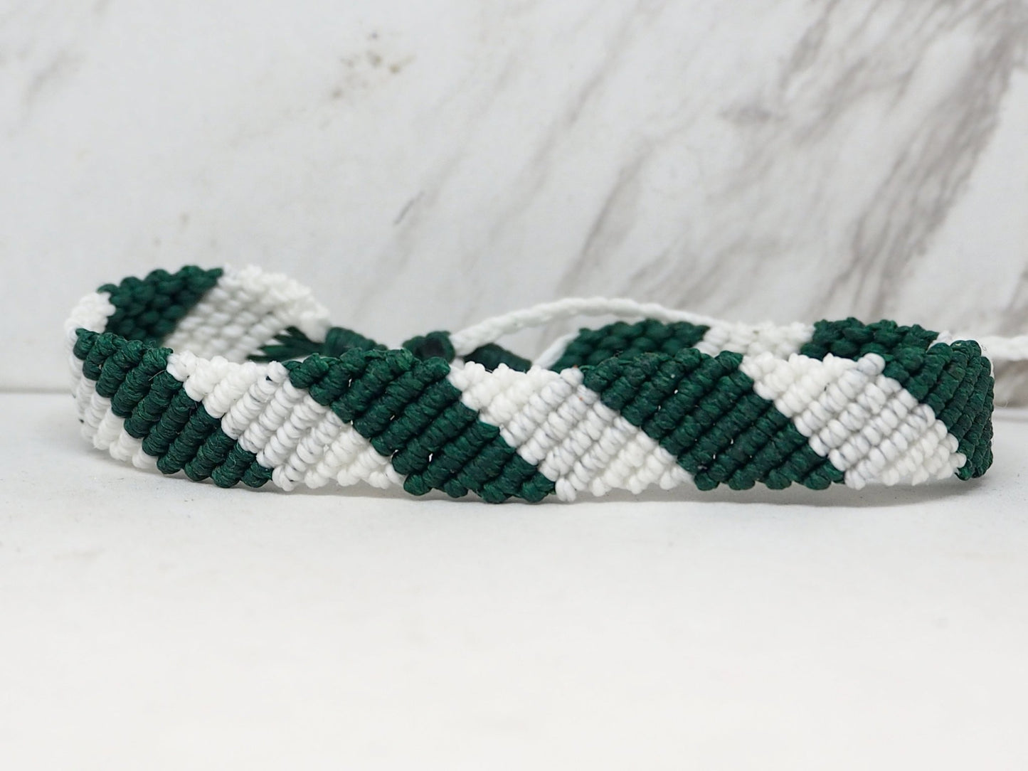 Pulseras de hilo roja y verde - My Cuqui Shop #