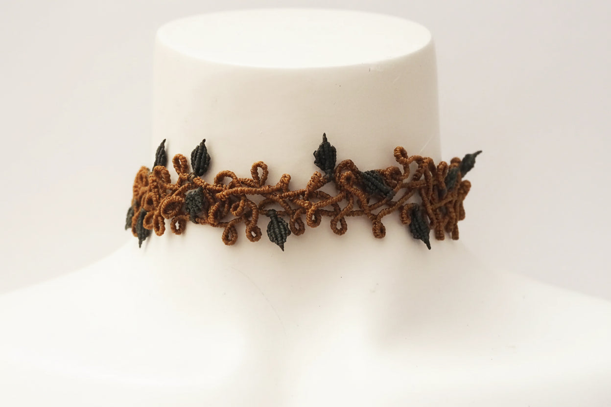 collar macrame