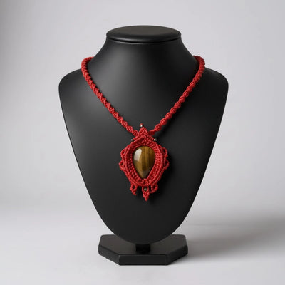 collar rojo con ojo de tigre