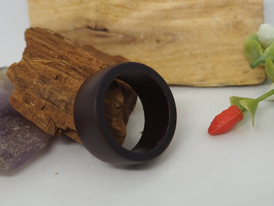 Anillos de madera marrón