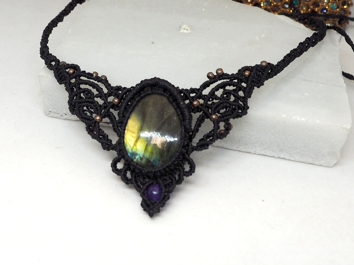 Collar de macramé con Labradorita