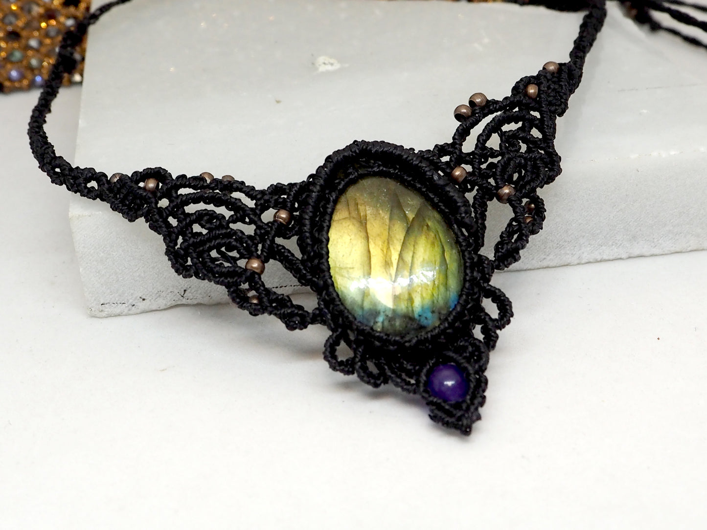 Collar de macramé con Labradorita