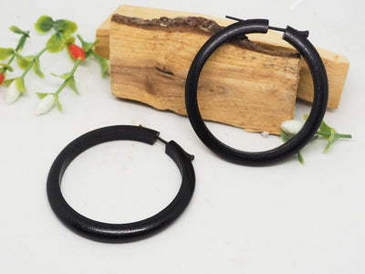 pendientes de madera color negros