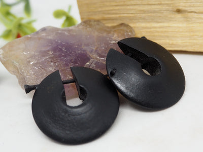 pendientes de madera color negros