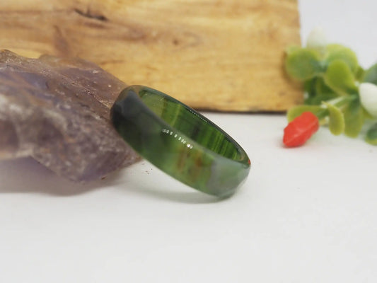 Anillo Alianza de Ágata Verde Oliva Natural - Tonos Profundos y Diseño Único - My Cuqui Shop