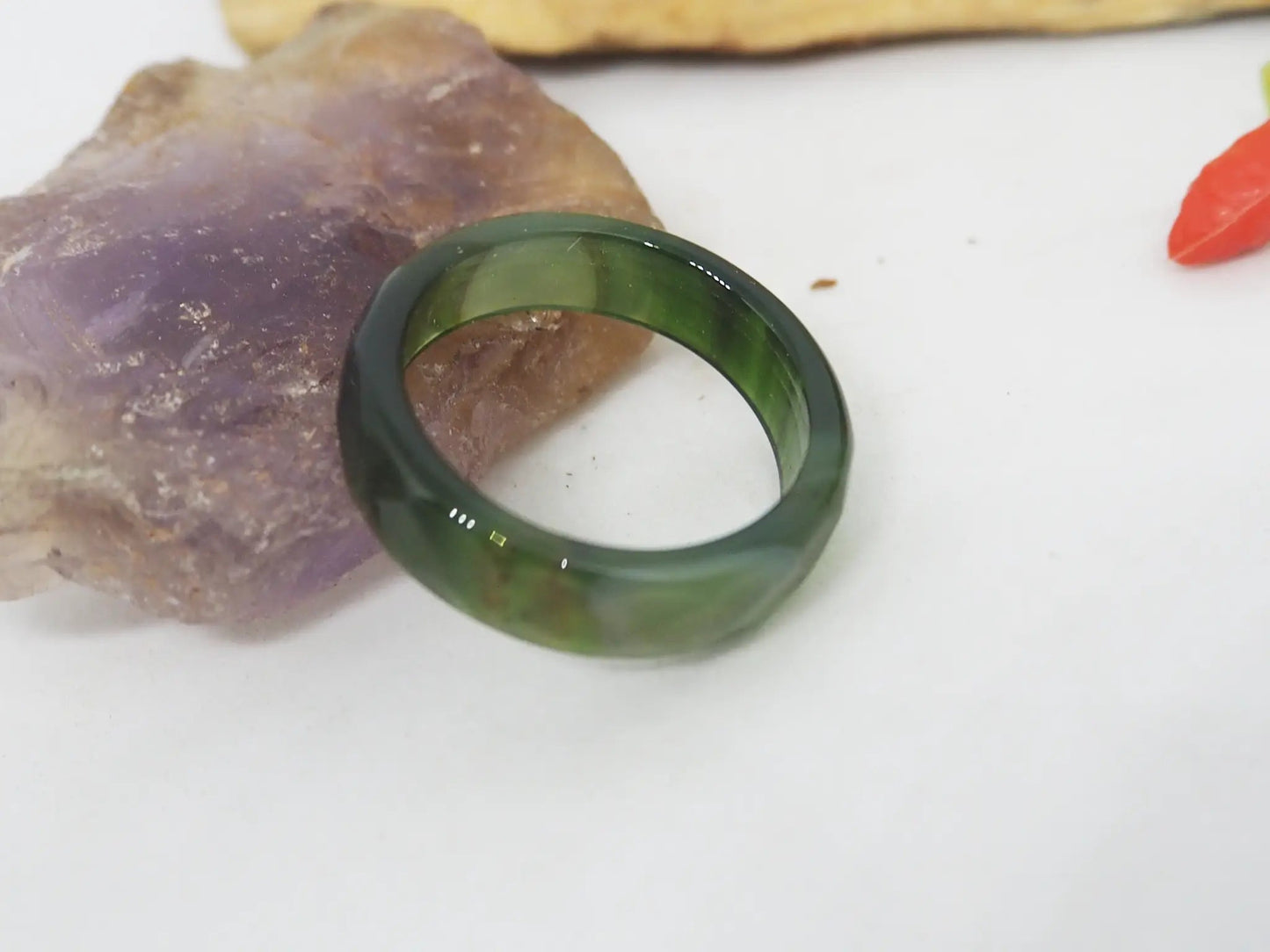 Anillo Alianza de Ágata Verde Oliva Natural - Tonos Profundos y Diseño Único - My Cuqui Shop
