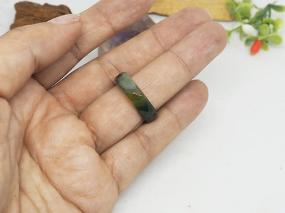 Anillo Alianza de Ágata Verde Oliva Natural - Tonos Profundos y Diseño Único - My Cuqui Shop