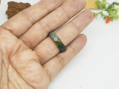 Anillo Alianza de Ágata Verde Oliva Natural - Tonos Profundos y Diseño Único - My Cuqui Shop