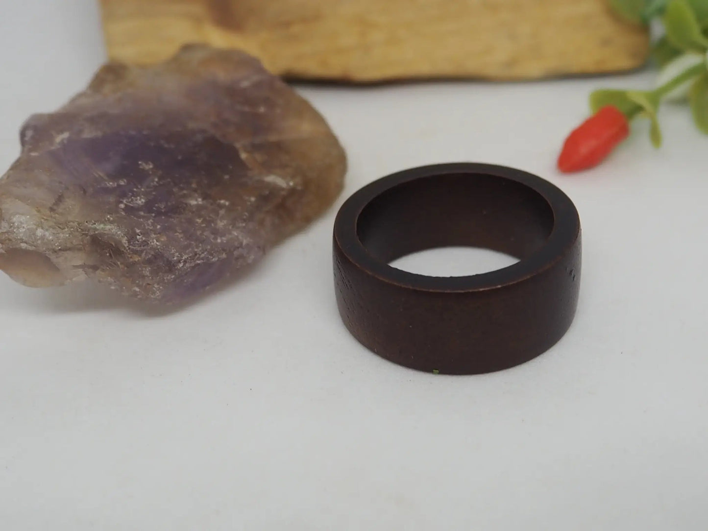 Anillo Alianza de Madera Marrón Natural - Elegancia Rústica y Minimalista - My Cuqui Shop