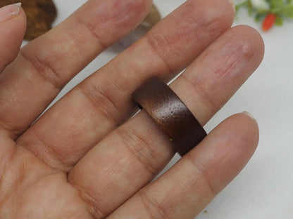 Anillo Alianza de Madera Marrón Natural - Elegancia Rústica y Minimalista - My Cuqui Shop