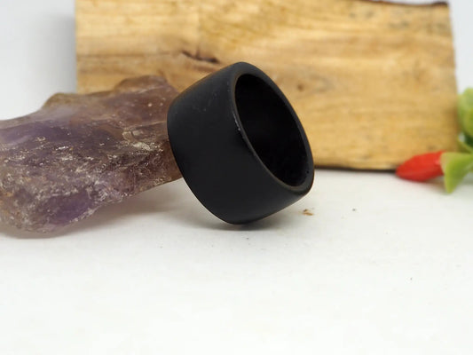 Anillo de Madera de Ébano Negro Sólido | Joyería Ecológica Unisex - My Cuqui Shop