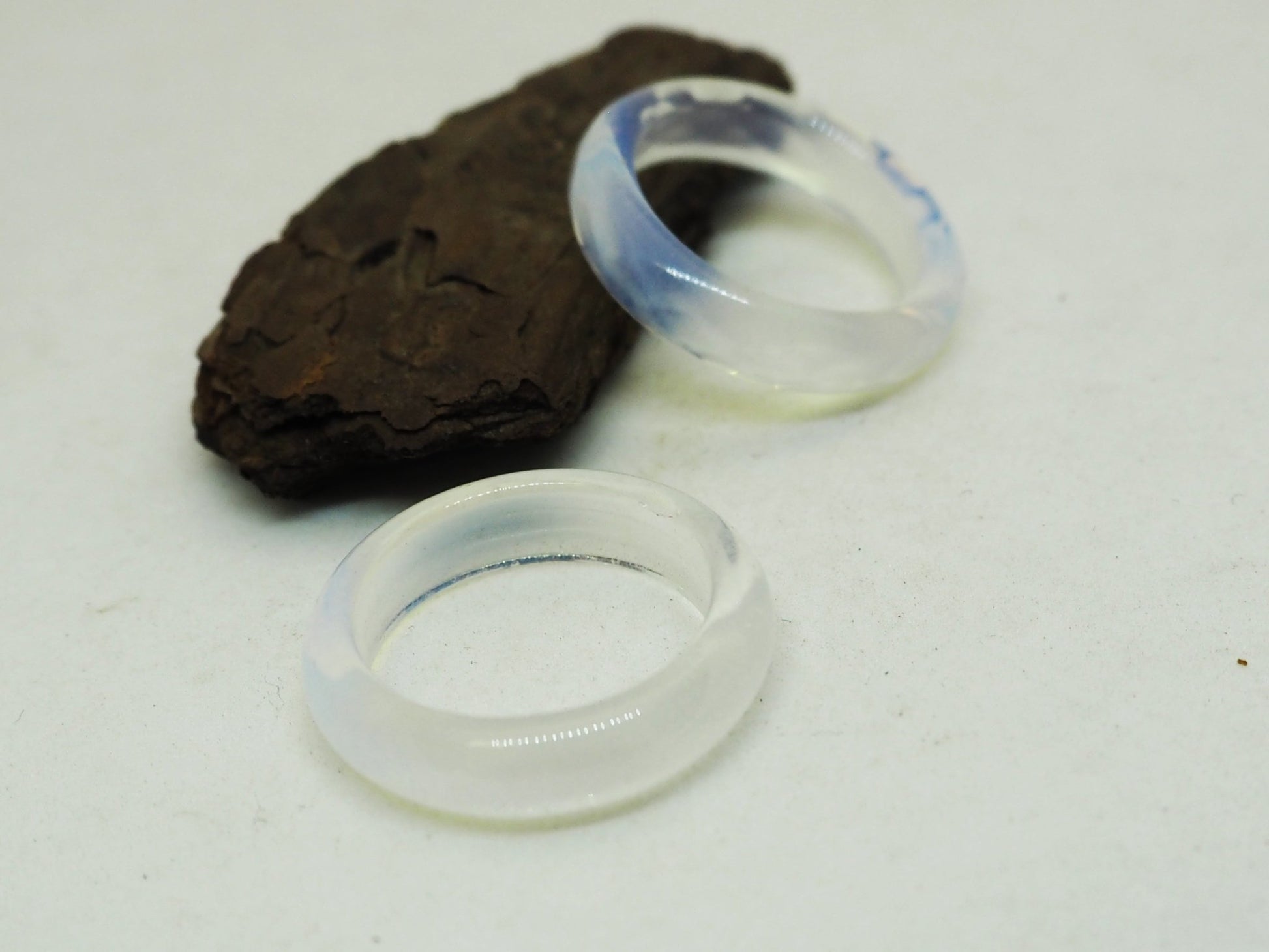 Anillo de Opalina: La Gema que Captura la Luz de la Luna. - My Cuqui Shop