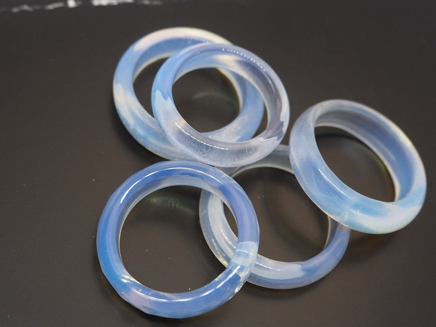 Anillo de Opalina: La Gema que Captura la Luz de la Luna. - My Cuqui Shop