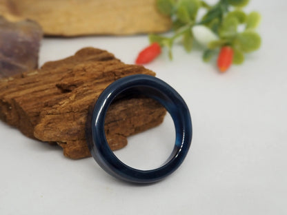 Anillo Elegante de Ágata Azul Oscuro Natural - Banda Sólida y Diseño Clásico - My Cuqui Shop