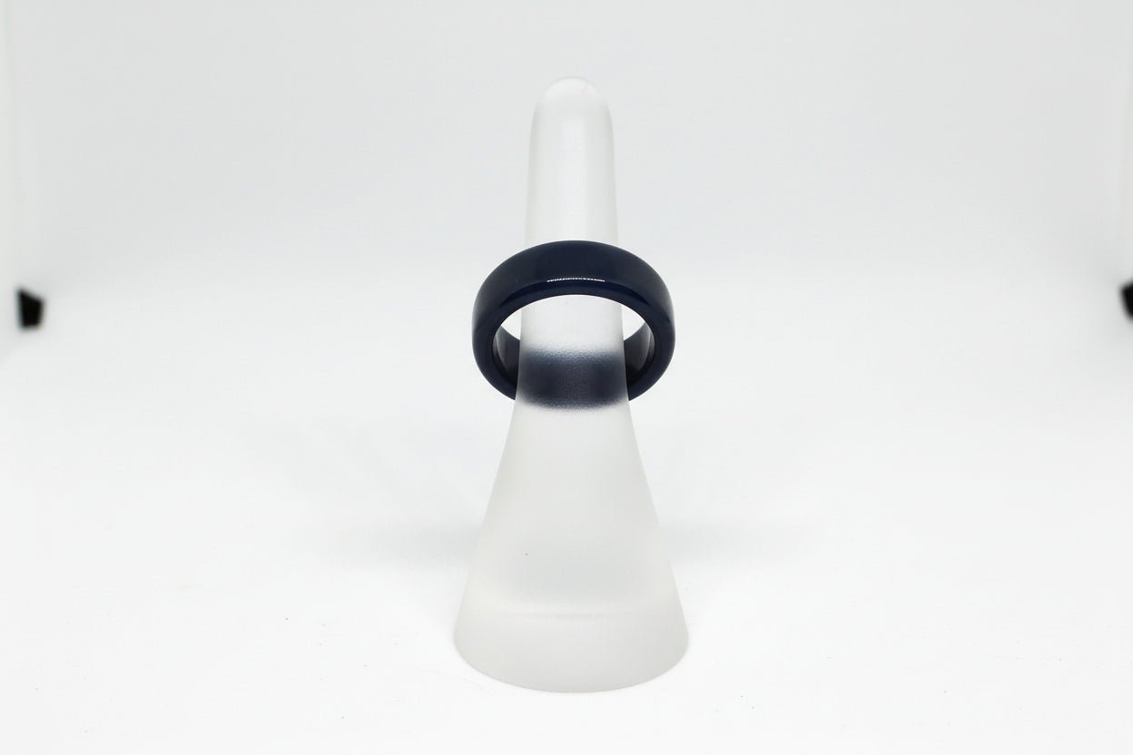 Anillo Elegante de Ágata Azul Oscuro Natural - Banda Sólida y Diseño Clásico - My Cuqui Shop