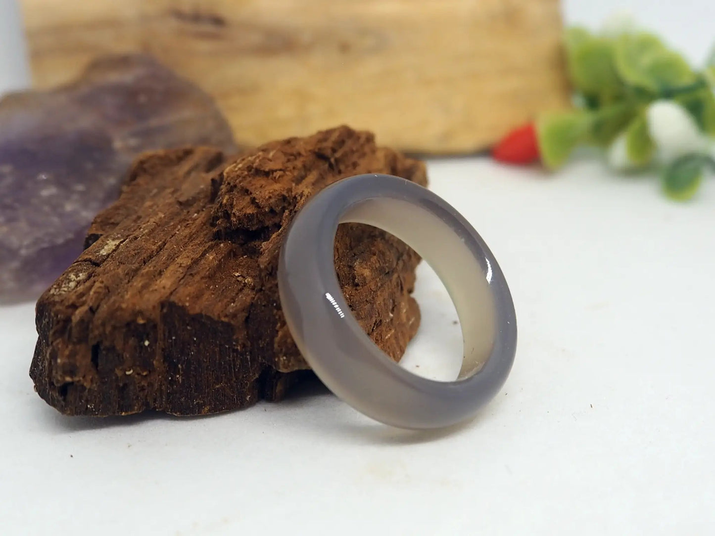 Anillo Elegante de Ágata Gris Humo Natural - Banda Sólida y Estilo Sereno - My Cuqui Shop