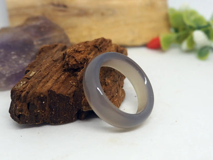 Anillo Elegante de Ágata Gris Humo Natural - Banda Sólida y Estilo Sereno - My Cuqui Shop