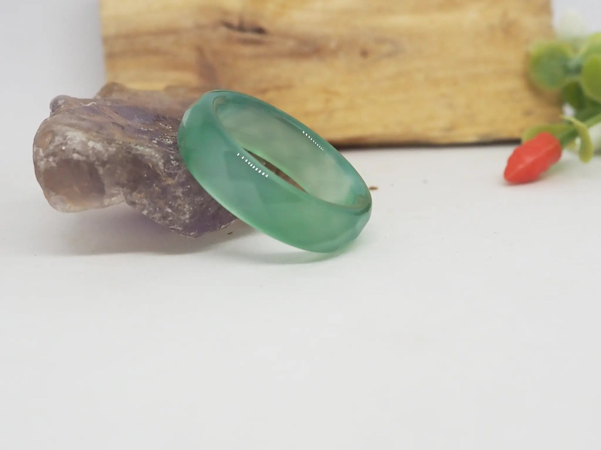 Anillo Elegante de Ágata Verde Natural - Banda Sólida y Diseño Único - My Cuqui Shop