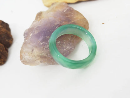 Anillo Elegante de Ágata Verde Natural - Banda Sólida y Diseño Único - My Cuqui Shop