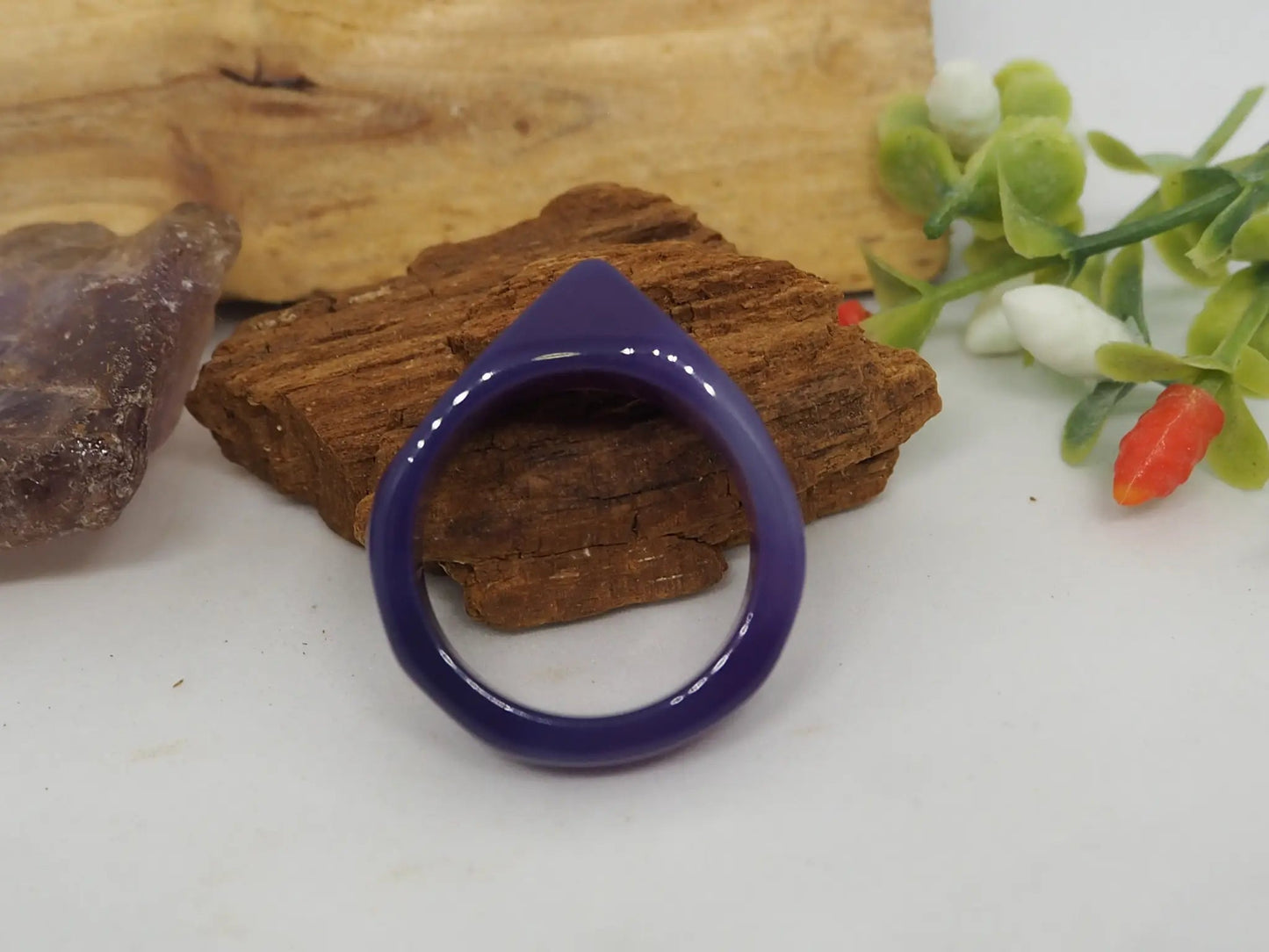 Anillo Elegante de Ágata Violeta Natural - Banda Sólida y Diseño Clásico - My Cuqui Shop