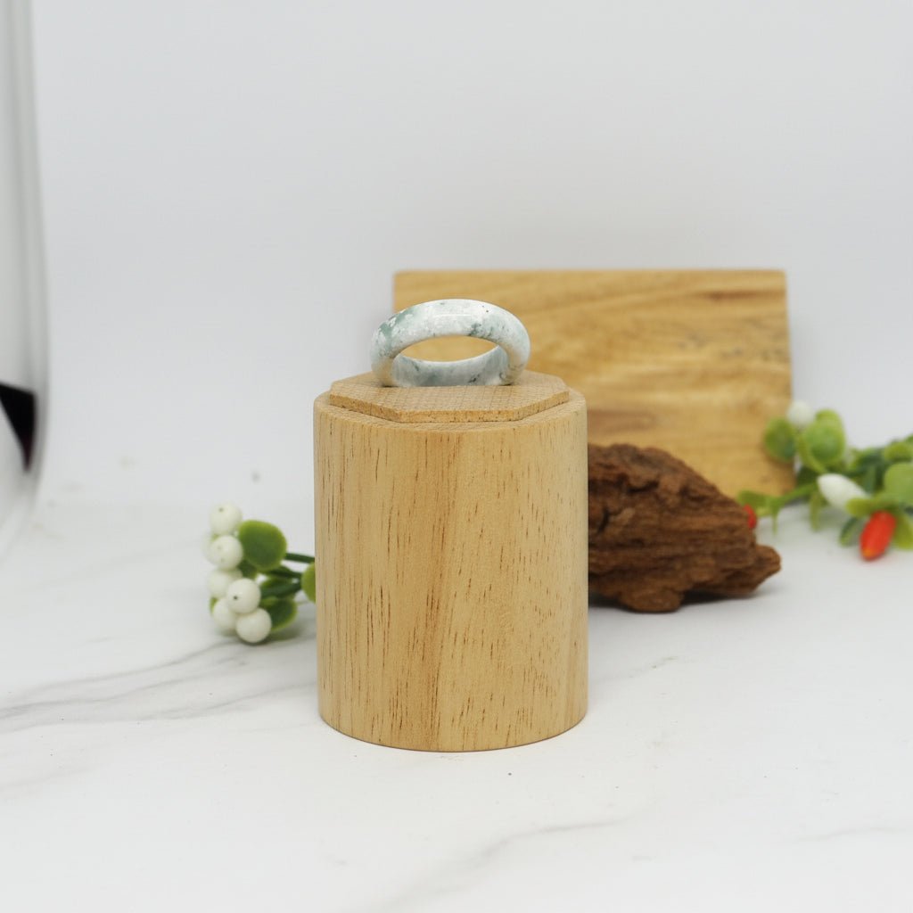 Anillo Elegante de Jade Natural Blanco y Verde "Musgo en Nieve" - Banda Sólida - My Cuqui Shop