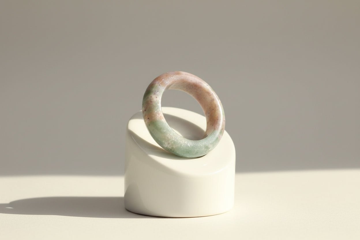 Anillo Elegante de Jade Natural "Tricolor" - Protección y Armonía - My Cuqui Shop