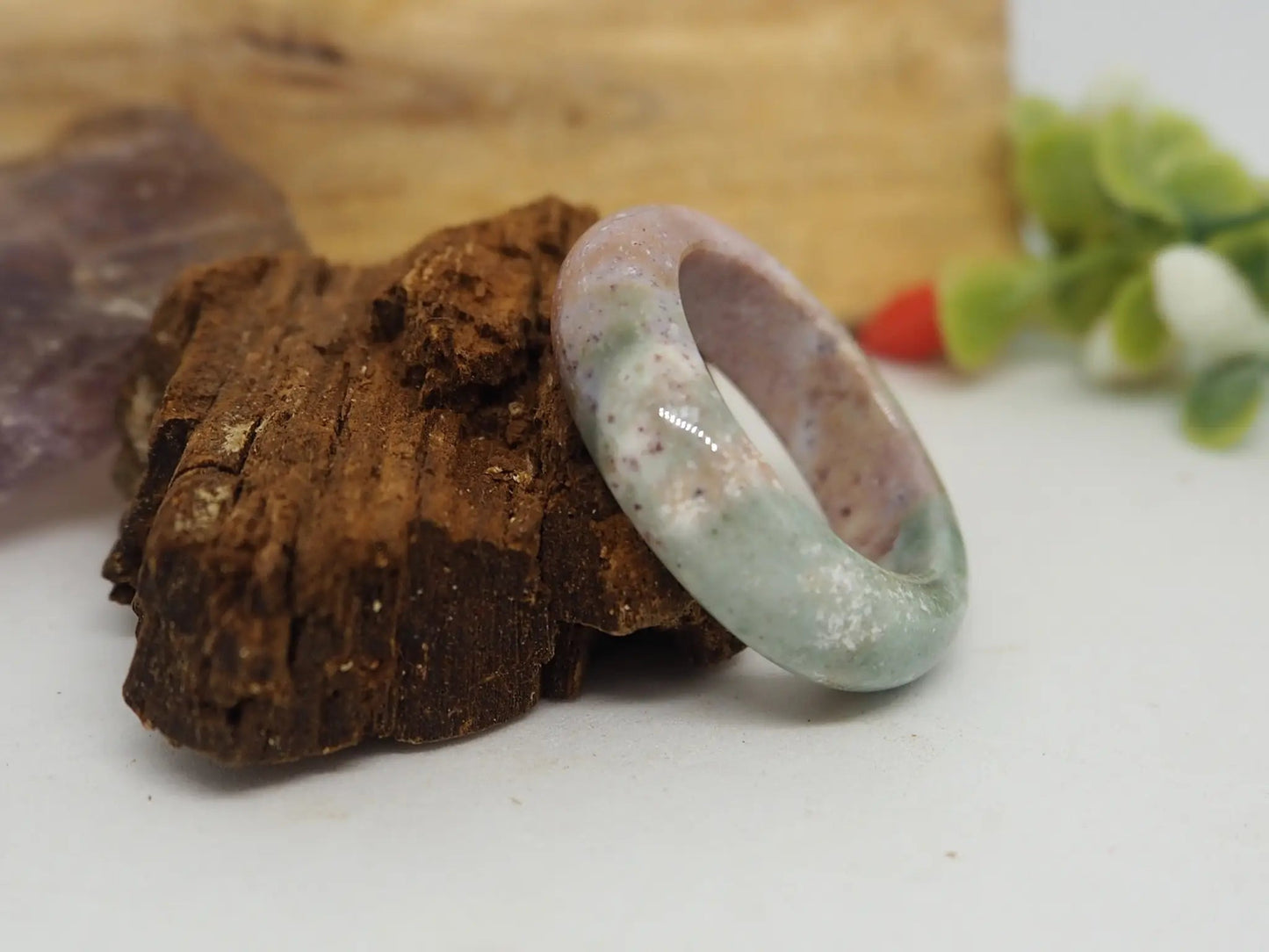 Anillo Elegante de Jade Natural "Tricolor" - Protección y Armonía - My Cuqui Shop