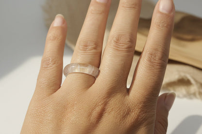 Anillo Minimalista de Cuarzo Rosa Natural Tono Cristalino - Elegancia Sutil - My Cuqui Shop