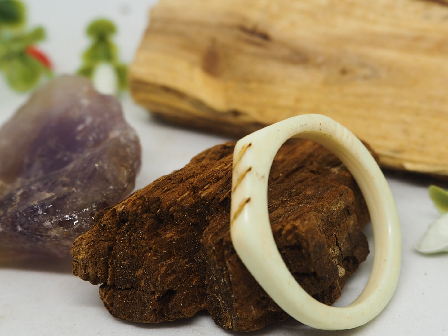 Anillos de hueso tallados. Modelo Lou - My Cuqui Shop #