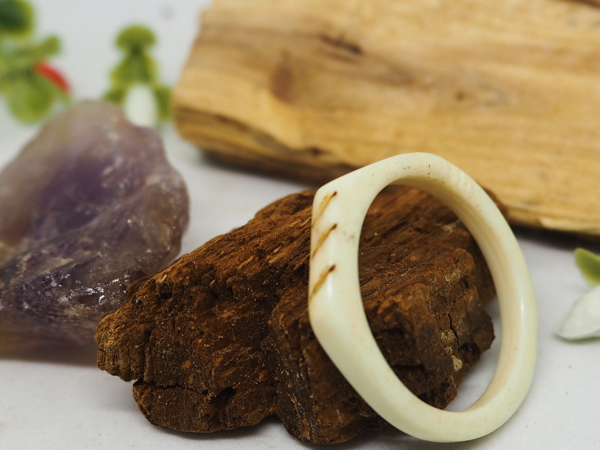 Anillos de hueso tallados. Modelo Lou - My Cuqui Shop #