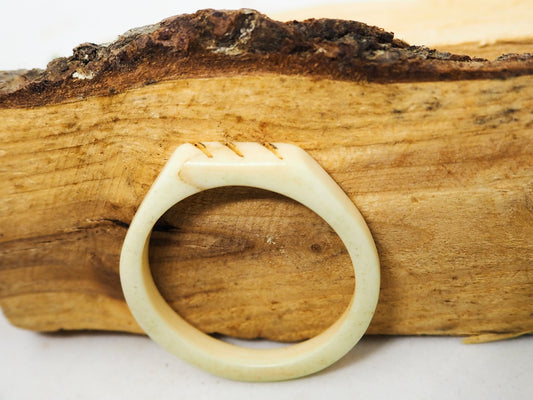 Anillos de hueso tallados. Modelo Lou - My Cuqui Shop #