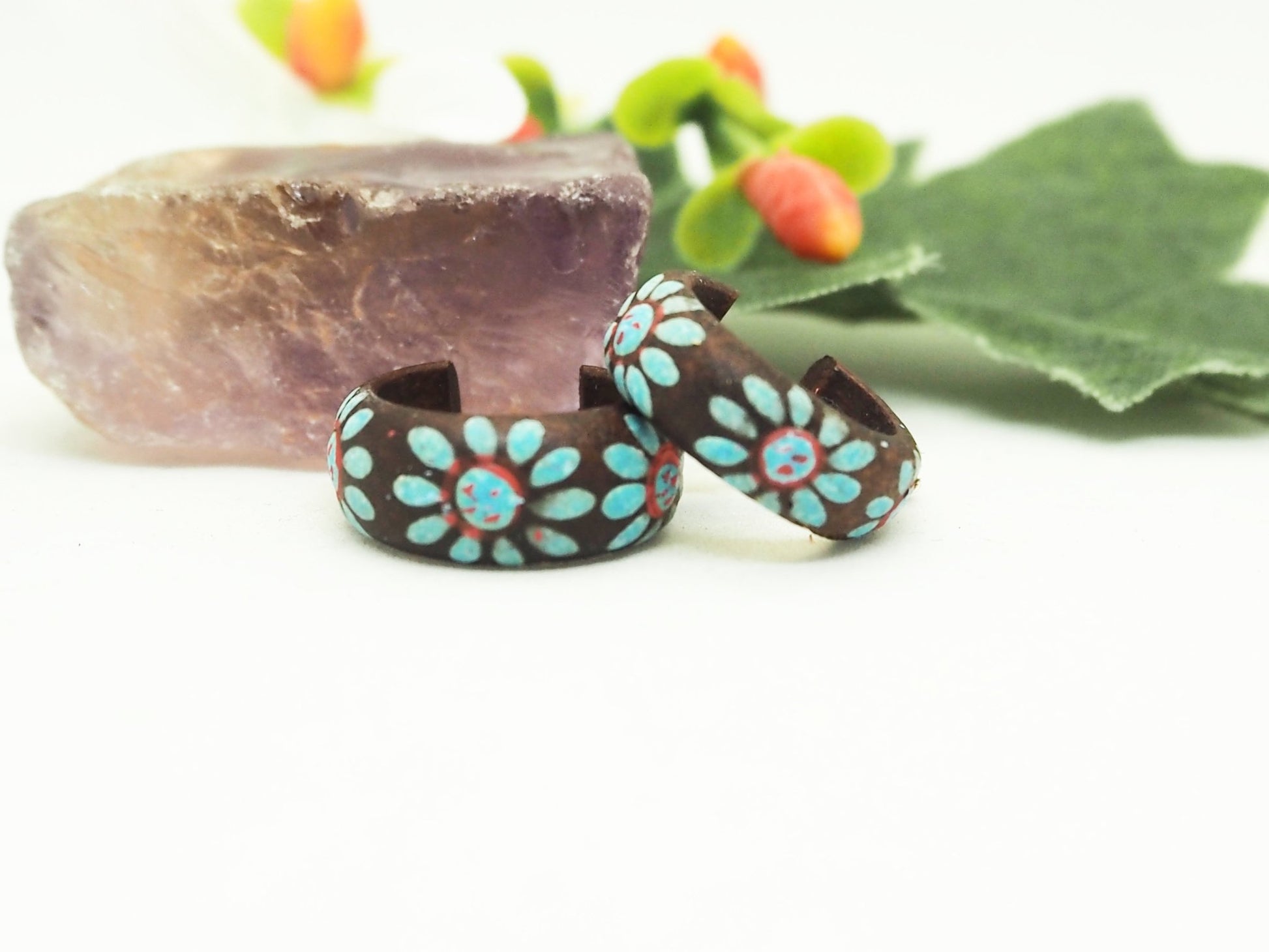 Aros Boho Chic de Madera con Flores Azules Pintadas a Mano - My Cuqui Shop