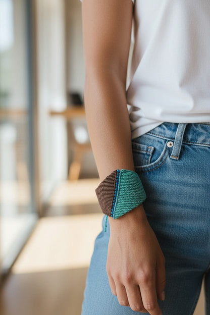 Brazalete Ancho de Macramé con Piedras Aguamarina | Hilos Encerados - My Cuqui Shop