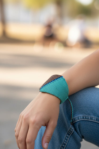 Brazalete Ancho de Macramé con Piedras Aguamarina | Hilos Encerados - My Cuqui Shop