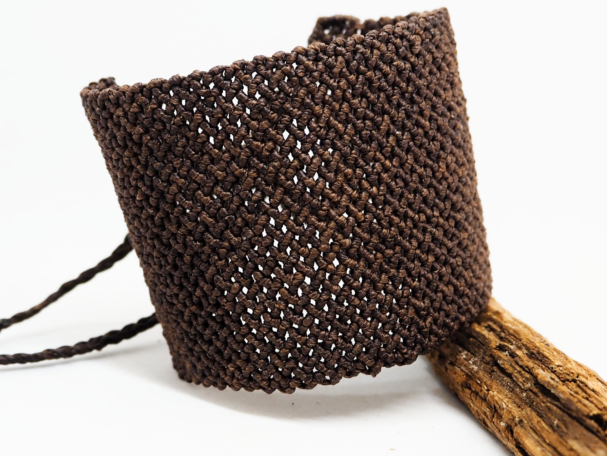 Brazalete Ancho de Macramé Marrón | Hilo Encerado Premium Inalterable - My Cuqui Shop #