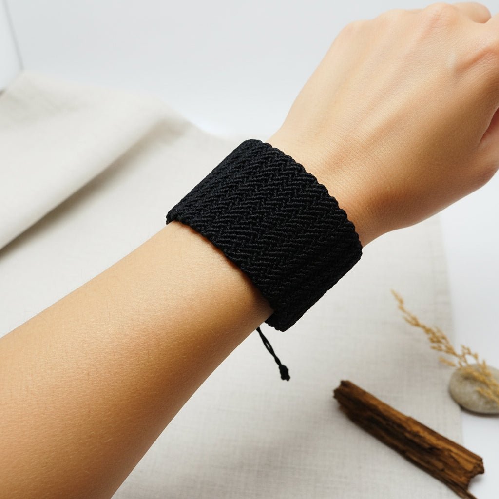 Brazalete Ancho de Macramé Negro | Hilo Encerado Premium Inalterable - My Cuqui Shop