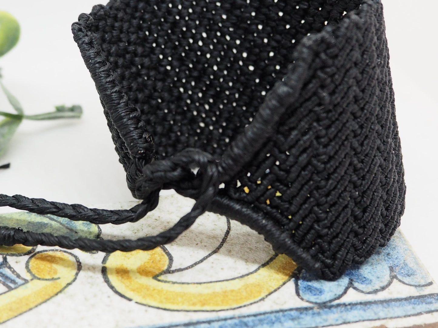 Brazalete Ancho de Macramé Negro | Hilo Encerado Premium Inalterable - My Cuqui Shop