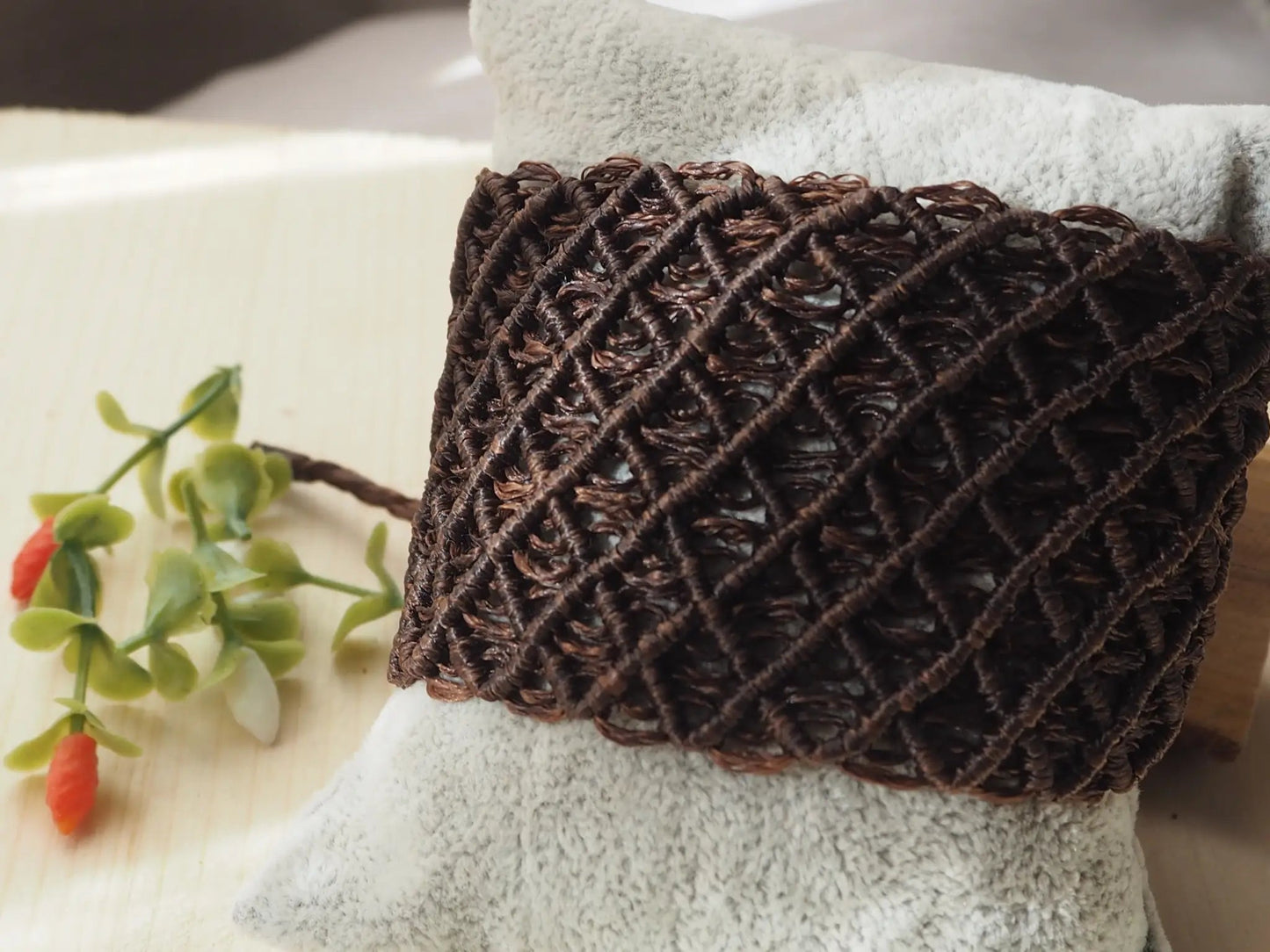 Brazalete macramé color marrón hilo encerado - My Cuqui